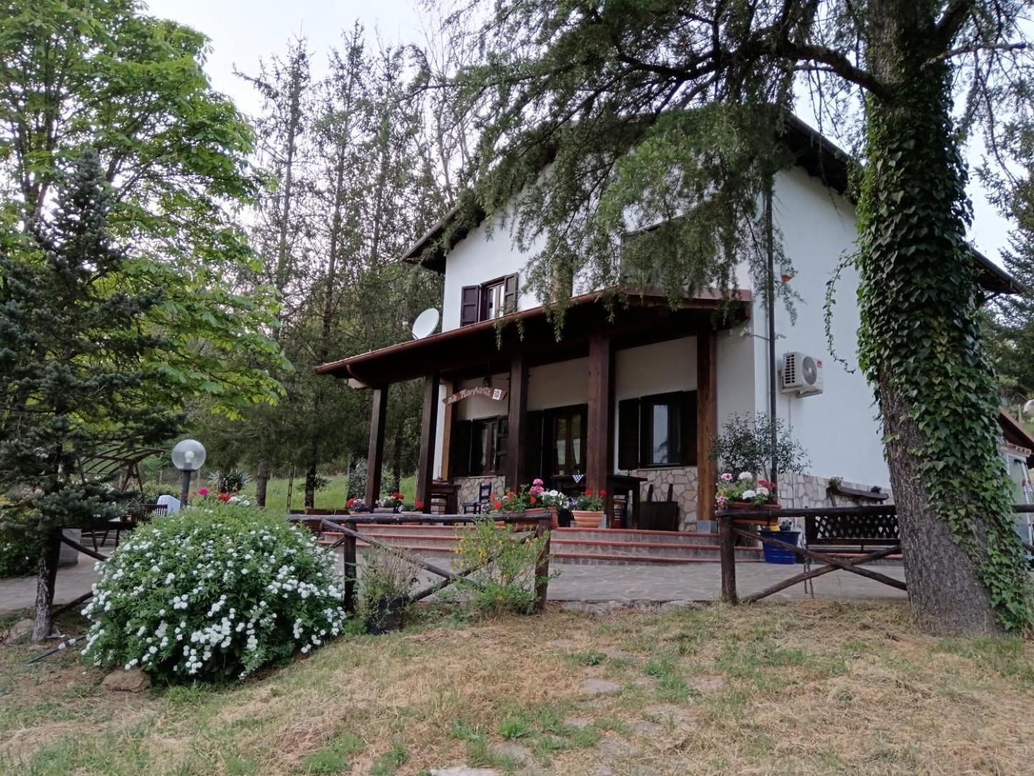 Bed And Breakfast Margherita & Home Restaurant Gerano Exteriör bild
